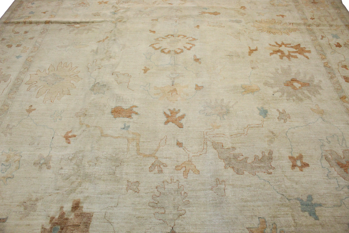 Bold pattern wool rug