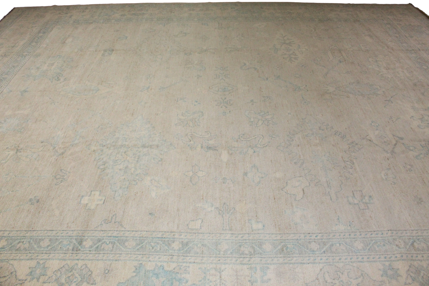 Floral design Oushak rug