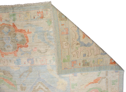 Light tone traditional rug