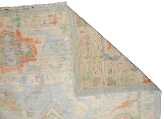 Light tone traditional rug